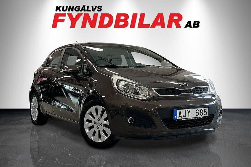 Brun Begagnad 2013 Kia Rio Halvkombi | 69 900 kr (Dyr) - Bild 1/4