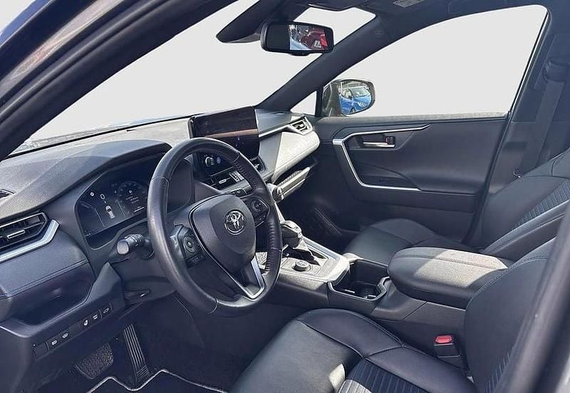 Begagnad Toyota RAV4 Hybrid Style 224 HK (164 kW) 2024 Grå SUV