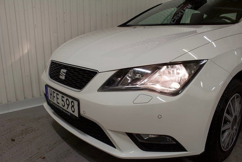 Begagnad Seat Leon 105 HK (77 kW) 2014 Vit Halvkombi