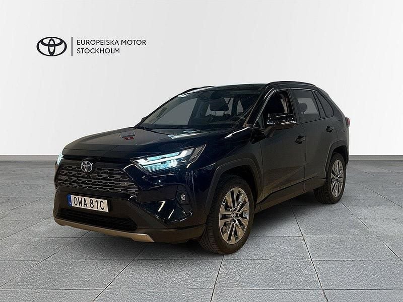 Svart Begagnad 2024 Toyota RAV4 Hybrid Executive SUV | 489 000 kr (Marknadspris) - Bild 1/4