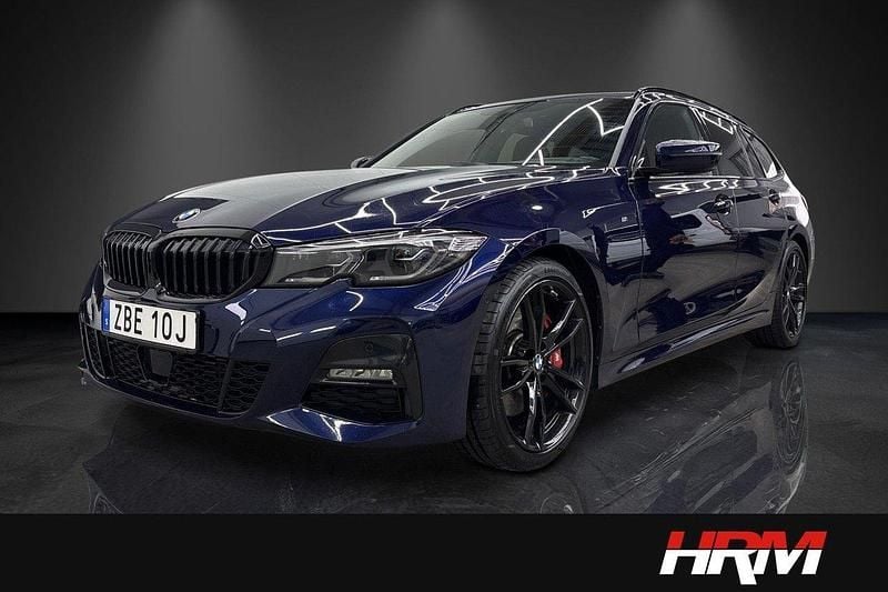 Blå Begagnad 2022 BMW 330 M Sport Kombi | 469 990 kr (Dyr) - Bild 1/4