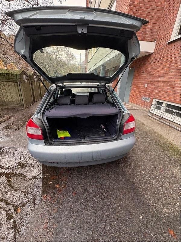 Begagnad Audi A3 102 HK (75 kW) 2002 Blå Halvkombi