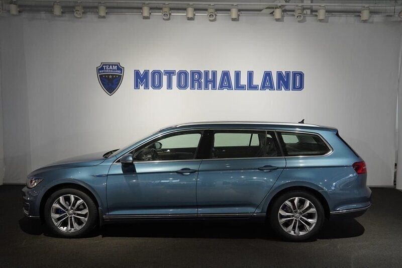 Blå Begagnad 2018 VW Passat GTE Kombi | 209 900 kr (Marknadspris) - Bild 1/4