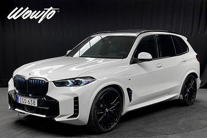 Vit Begagnad 2023 BMW X5 Comfort Edition SUV | 939 800 kr (Dyr) - Bild 1/3