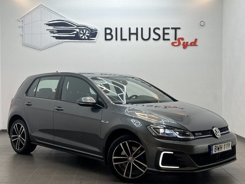 Mörkgrå Begagnad 2020 VW Golf VIII GTE Halvkombi | 228 500 kr (Marknadspris) - Bild 1/4