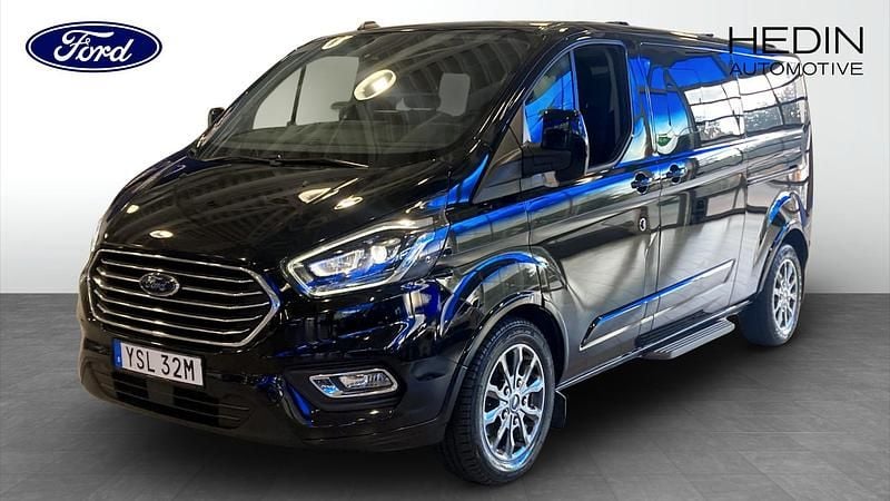 Svart (black) Begagnad 2023 Ford Tourneo Custom Van | 419 900 kr (Superpris) - Bild 1/4