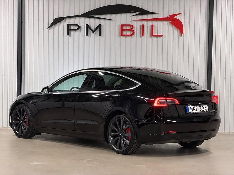 Begagnad Tesla Model 3 Performance 461 kW (627 HK) 2020 Svart Sedan