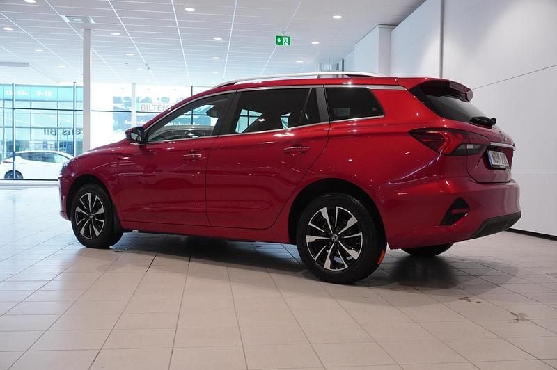 Begagnad MG MG5 EV Comfort 130 kW (177 HK) 2022 Röd Kombi