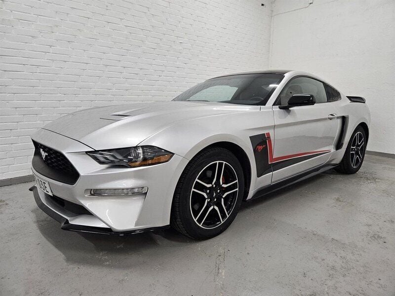 Ljusgrå (grå) Begagnad 2019 Ford Mustang Sportkupé | 284 900 kr - Bild 1/4