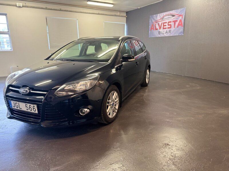 Svart Begagnad 2012 Ford Focus Titanium Kombi | 55 900 kr (Marknadspris) - Bild 1/4