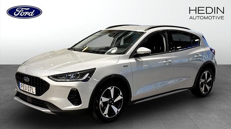 Moondust silver Begagnad 2023 Ford Focus Active Halvkombi | 199 900 kr (Bra pris) - Bild 1/4