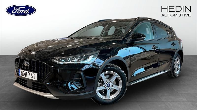 Svart Begagnad 2023 Ford Focus Active | 209 900 kr (Marknadspris) - Bild 1/4