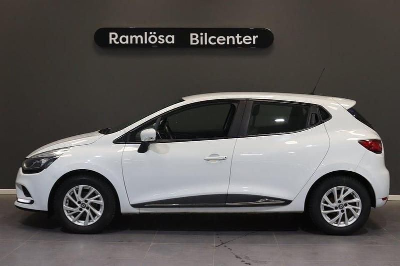 Vit Begagnad 2019 Renault Clio IV Zen Halvkombi | 84 900 kr (Marknadspris) - Bild 1/4