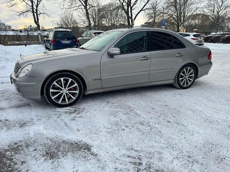 Begagnad 2005 Mercedes E200 Sedan | 51 000 kr (Marknadspris) - Bild 1/4