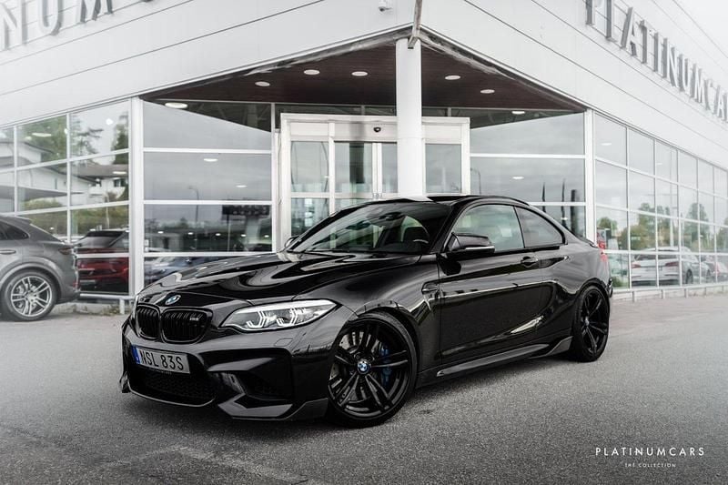 Svart Begagnad 2017 BMW M2 M Performance Sportkupé | 469 000 kr (Marknadspris) - Bild 1/4