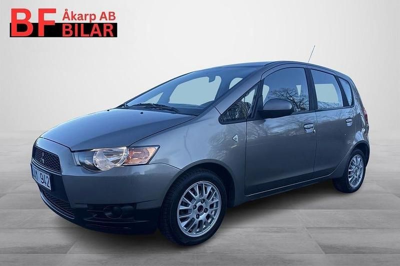 Grå Begagnad 2008 Mitsubishi Colt Halvkombi | 59 500 kr (Lite dyr) - Bild 1/4