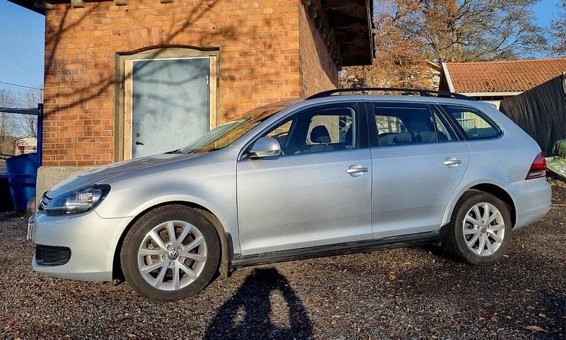 Silver Begagnad 2013 VW Golf VII Kombi | 75 000 kr (Superpris) - Bild 1/4