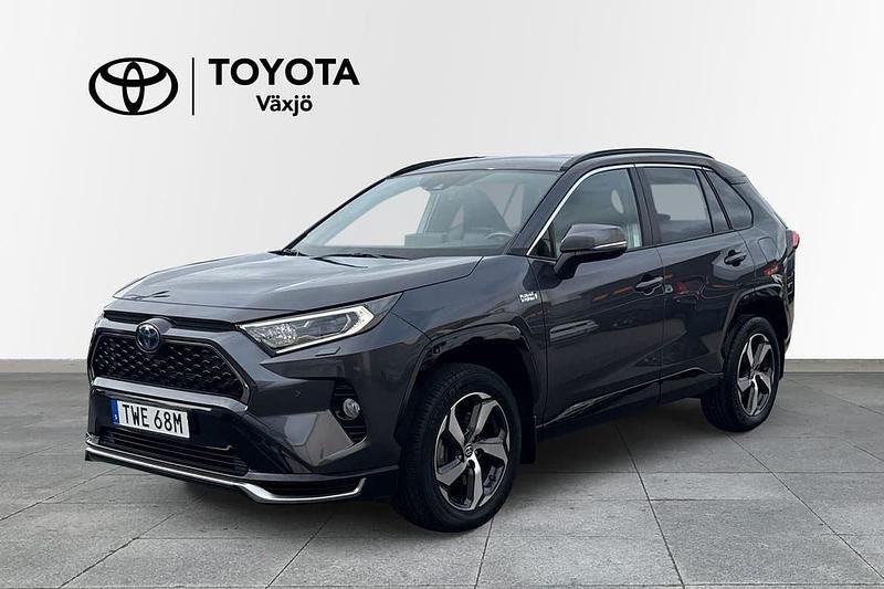 Mörkgrå (grå) Begagnad 2021 Toyota RAV4 Hybrid Edition SUV | 419 000 kr (Marknadspris) - Bild 1/3