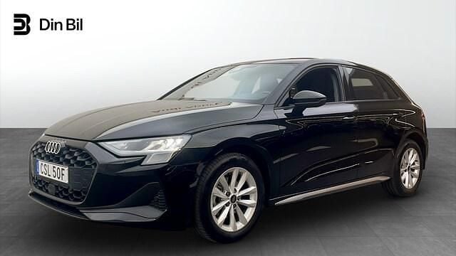 Brilliantsvart Begagnad 2025 Audi A3 Proline Sedan | 309 000 kr (Marknadspris) - Bild 1/4
