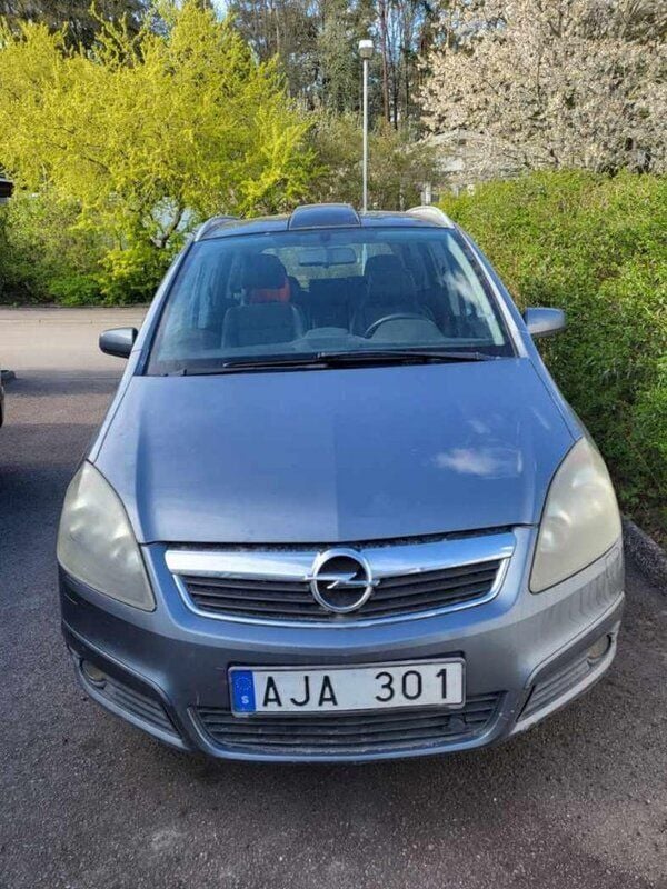 Grå Begagnad 2006 Opel Zafira Minibuss | 13 500 kr (Bra pris) - Bild 1/3