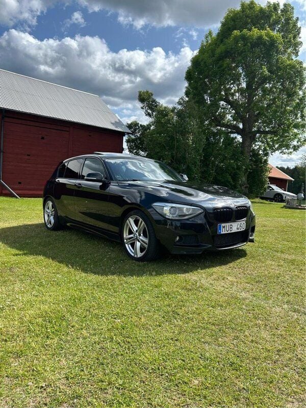 Svart Begagnad 2012 BMW 125 M Sport Halvkombi | 157 000 kr - Bild 1/4