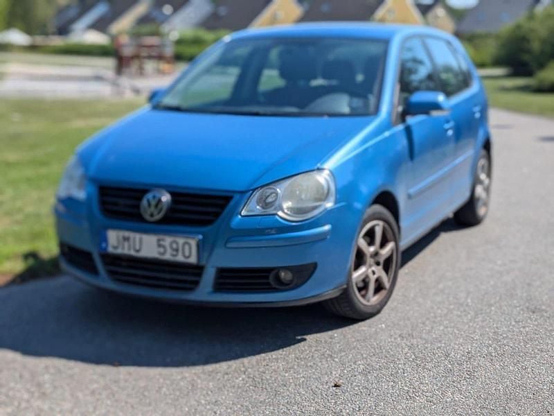 Blå Begagnad 2009 VW Polo Comfortline Halvkombi | 59 000 kr (Bra pris) - Bild 1/4