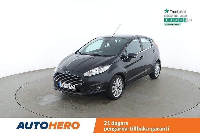 Svart Begagnad 2015 Ford Fiesta Halvkombi | 89 000 kr (Marknadspris) - Bild 1/4