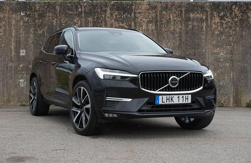 Svart Begagnad 2021 Volvo XC60 Momentum SUV | 319 000 kr (Bra pris) - Bild 1/4