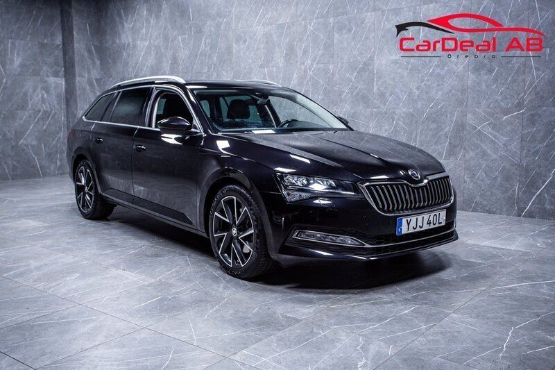 Svart Begagnad 2022 Skoda Superb Business Line Kombi | 258 800 kr (Marknadspris) - Bild 1/4
