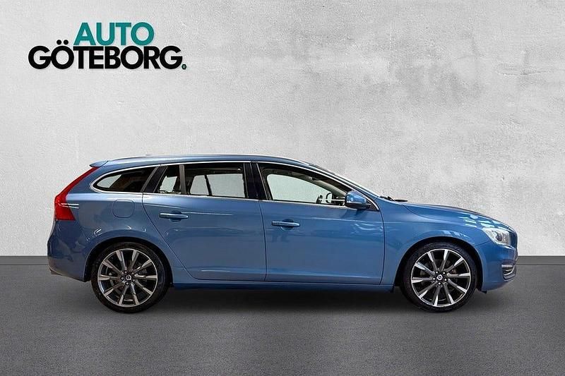 Begagnad Volvo V60 Summum 215 HK (158 kW) 2014 Blå Kombi