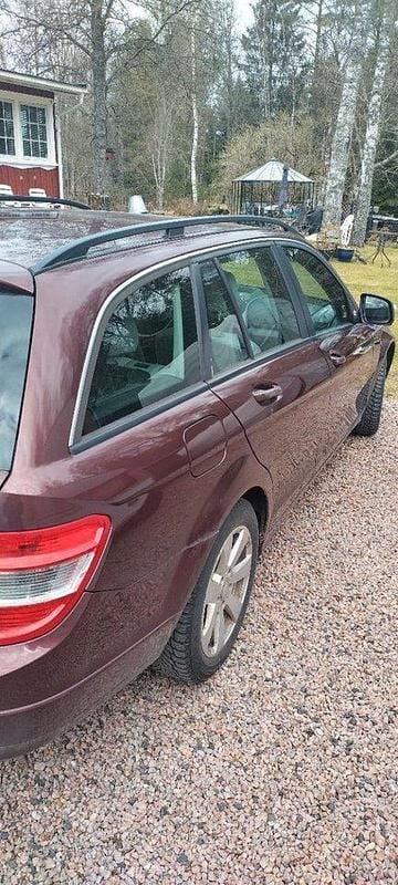 Begagnad Mercedes C200 Classic 136 HK (100 kW) 2008 Röd Kombi