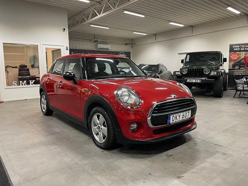 Röd Begagnad 2016 Mini ONE Salt Halvkombi | 139 900 kr (Marknadspris) - Bild 1/4