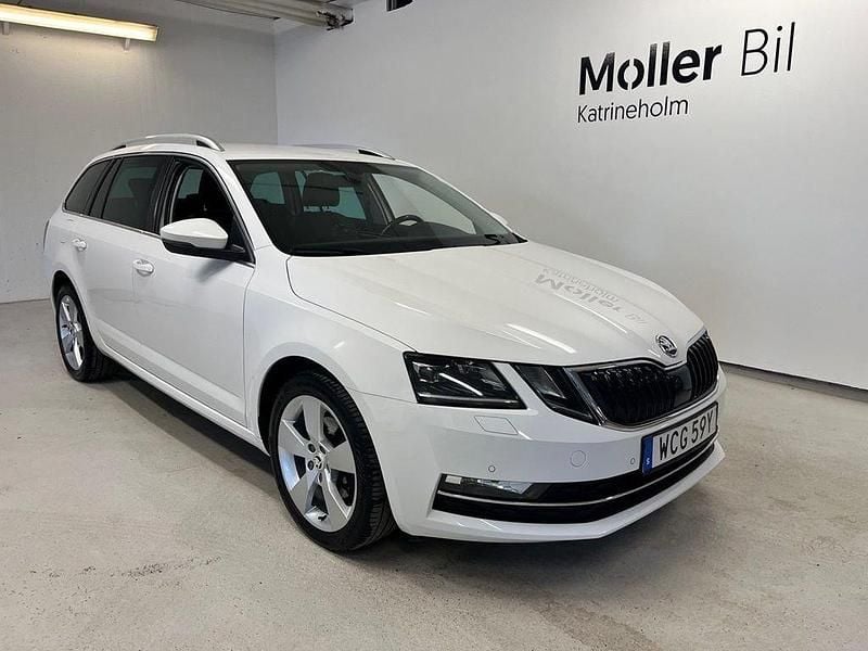 Vit Begagnad 2019 Skoda Octavia Style Kombi | 162 900 kr (Marknadspris) - Bild 1/4