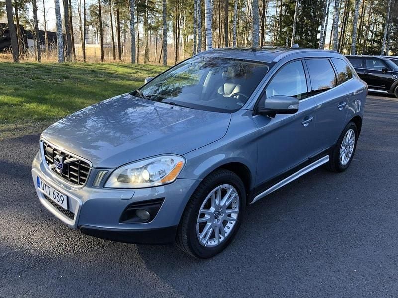 Blå Begagnad 2010 Volvo XC60 SUV | 91 700 kr (Marknadspris) - Bild 1/4