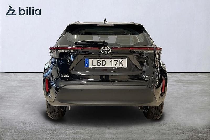 Begagnad Toyota Yaris Cross Active 92 HK (67 kW) 2025 Svart SUV