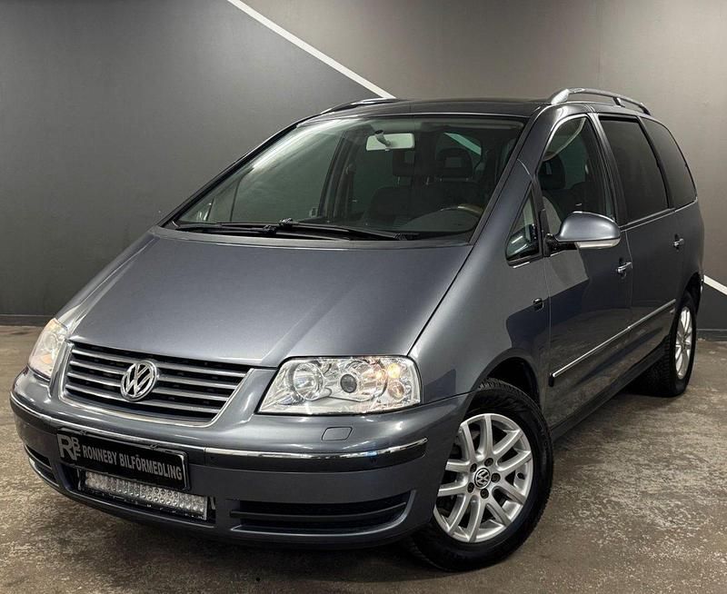Ljusgrå Begagnad 2009 VW Sharan United Minibuss | 69 900 kr - Bild 1/4
