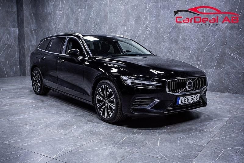 Svart Begagnad 2022 Volvo V60 Core Kombi | 298 800 kr (Marknadspris) - Bild 1/4