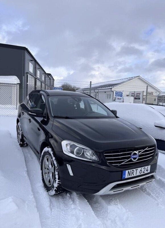 Svart Begagnad 2015 Volvo XC60 Momentum SUV | 133 500 kr (Superpris) - Bild 1/4