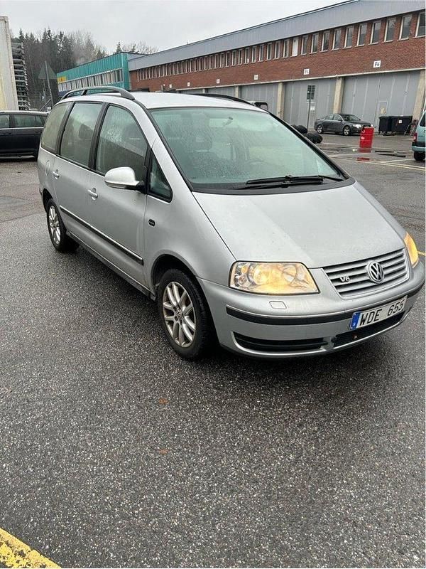Silver Begagnad 2005 VW Sharan Comfortline Minibuss | 15 000 kr - Bild 1/3
