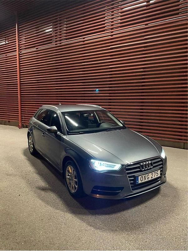 Begagnad 2016 Audi A3 Sportback Attraction Halvkombi | 124 900 kr (Marknadspris) - Bild 1/4