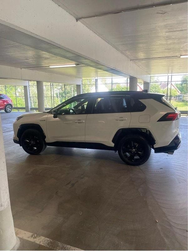 Vit Begagnad 2020 Toyota RAV4 Hybrid Style SUV | 435 000 kr (Dyr) - Bild 1/4