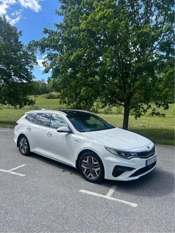 Vit Begagnad 2020 Kia Optima Hybrid 2 Sedan | 235 000 kr (Marknadspris) - Bild 1/4