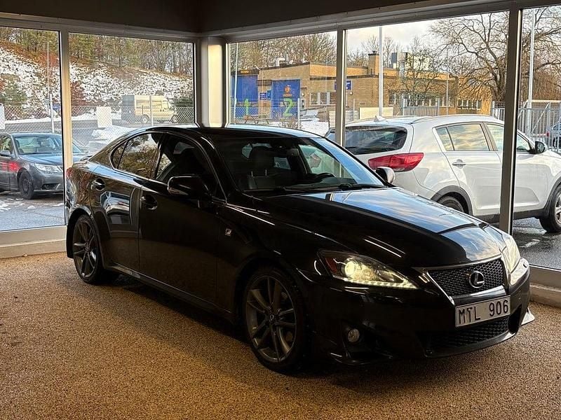 Svart Begagnad 2012 Lexus IS250 Sport Line Sedan | 119 900 kr (Marknadspris) - Bild 1/4
