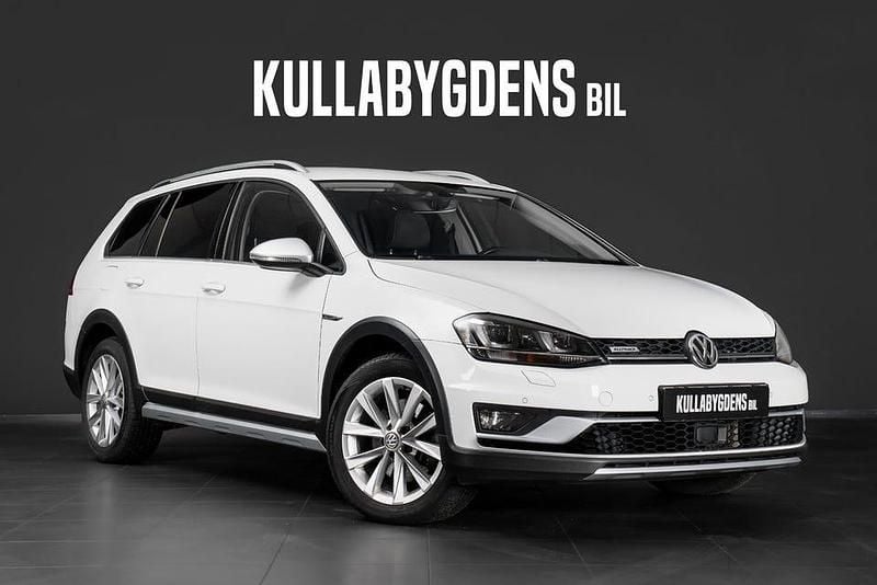 Vit Begagnad 2017 VW Golf Alltrack Kombi | 179 000 kr (Marknadspris) - Bild 1/4