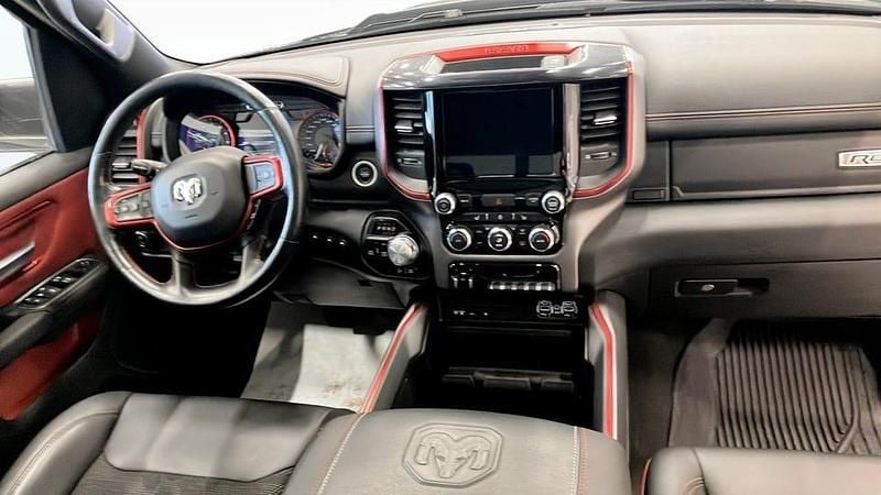 Begagnad RAM 1500 401 HK (294 kW) 2019 Grå Pickup