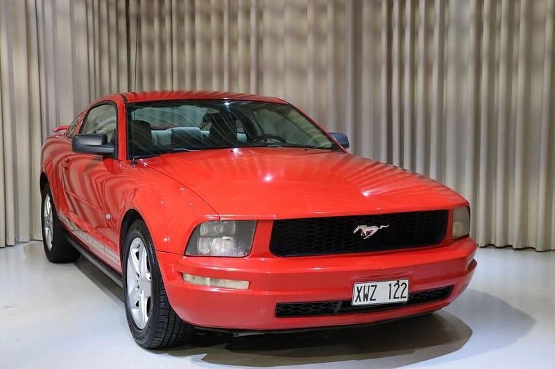 Begagnad Ford Mustang 214 HK (157 kW) 2006 Röd Sportkupé