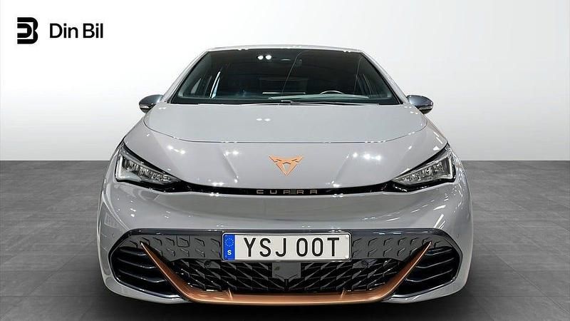 Begagnad Cupra Born 169 kW (231 HK) 2022 Ljusgrå (vapor grey) Halvkombi