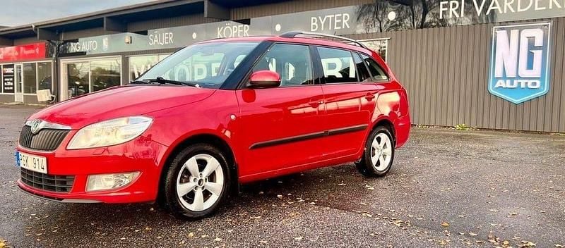 Röd Begagnad 2012 Skoda Fabia Kombi | 29 900 kr (Superpris) - Bild 1/4