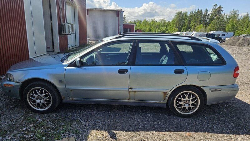 Grön Begagnad 2004 Volvo V40 Kombi | 11 500 kr (Bra pris) - Bild 1/4