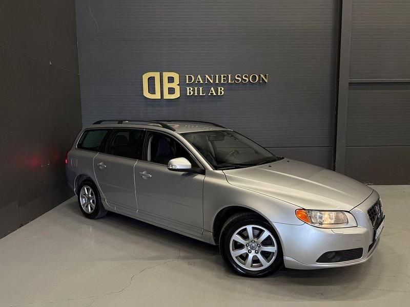 Ljusgrå (grå) Begagnad 2011 Volvo V70 Momentum Kombi | 89 800 kr (Superpris) - Bild 1/4